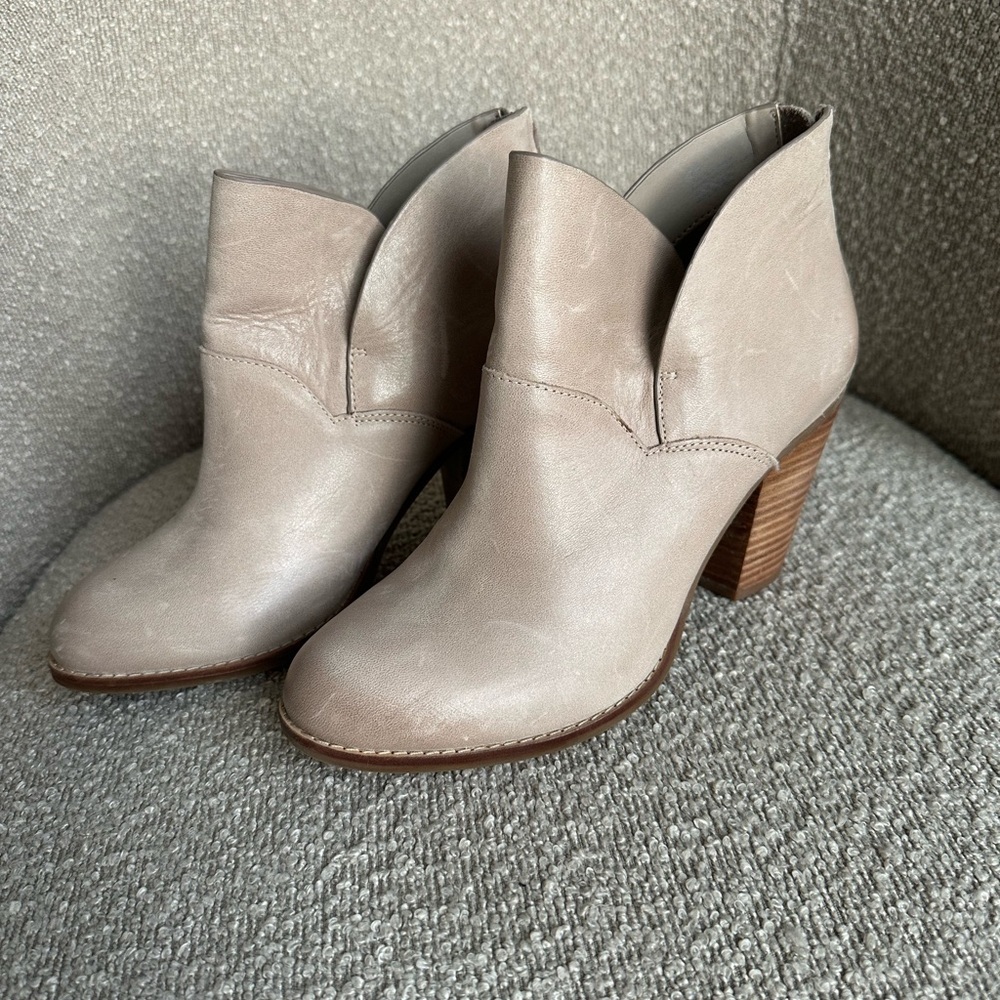 Gianni Bini Tan Ankle Booties‎